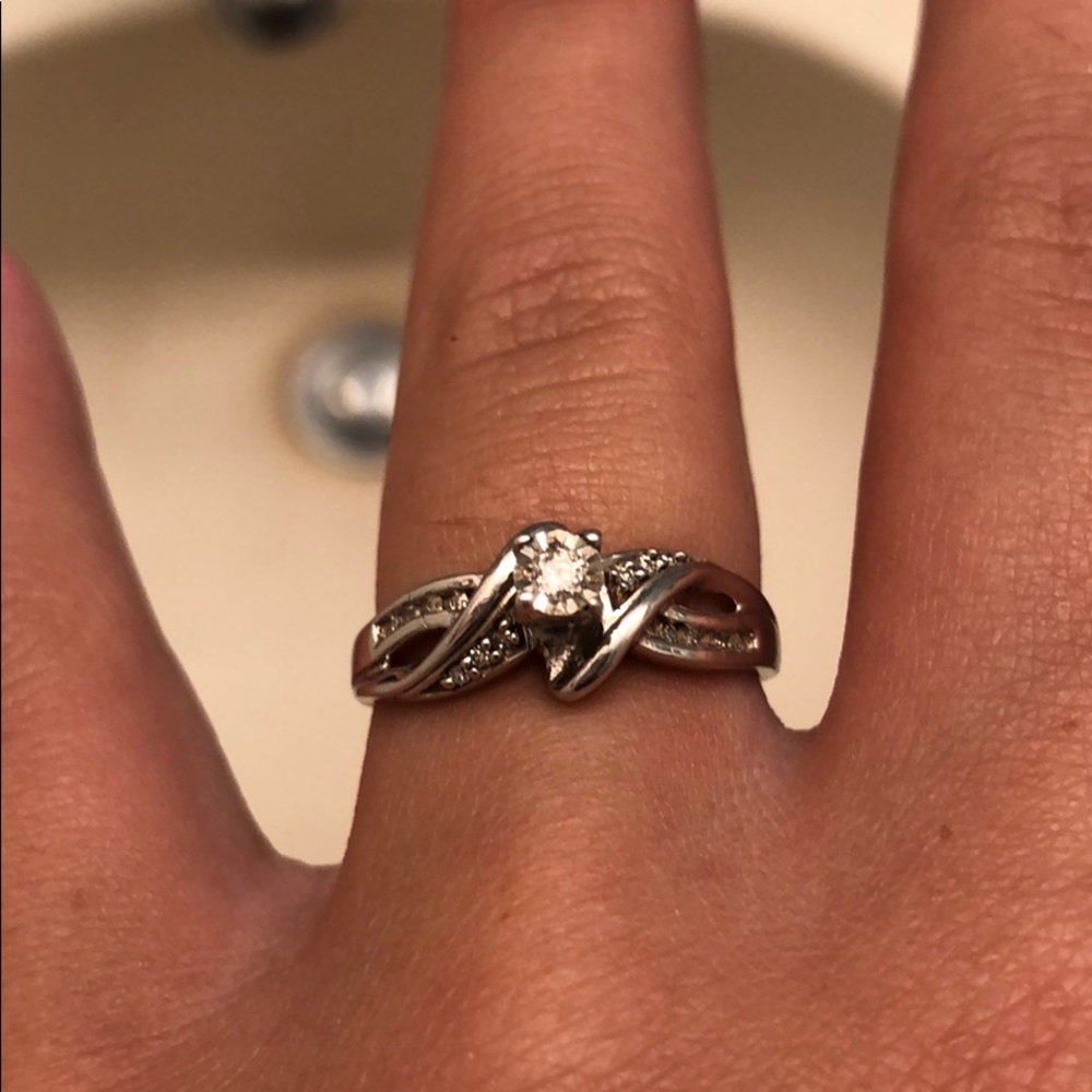 Engagement ring! - Picture 4 of 4